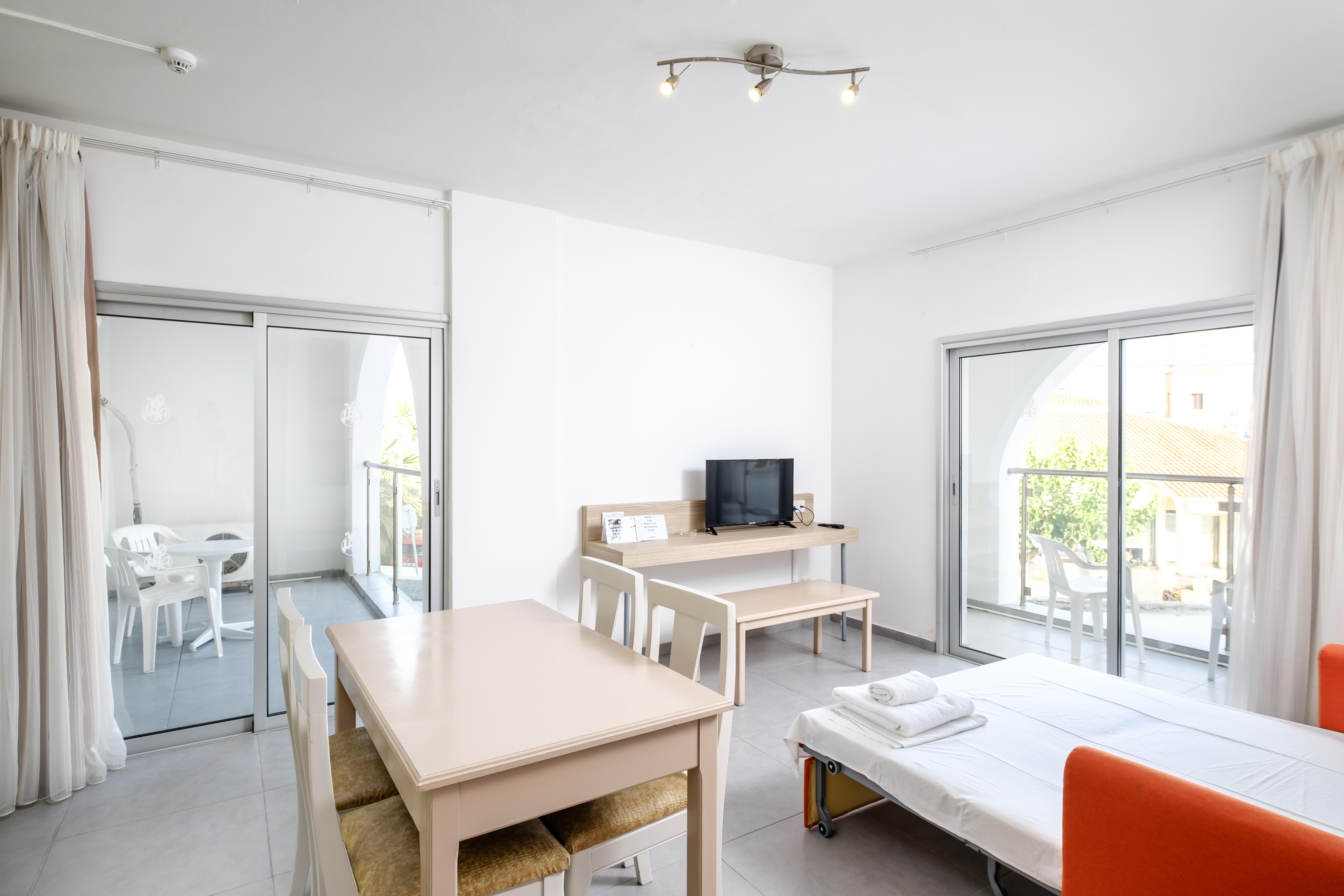Pandream Hotel Apartments Paphos Bagian luar foto