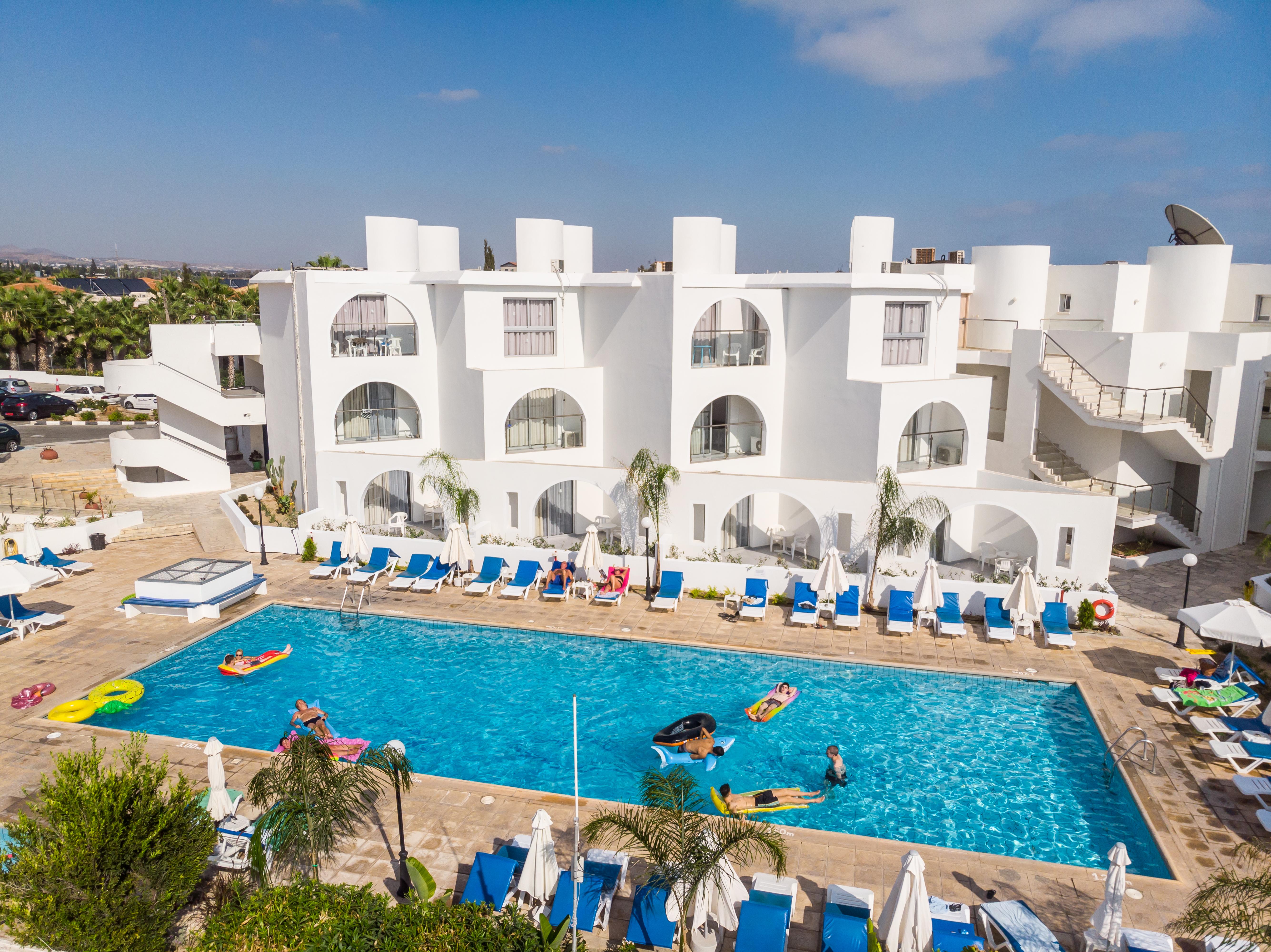 Pandream Hotel Apartments Paphos Bagian luar foto