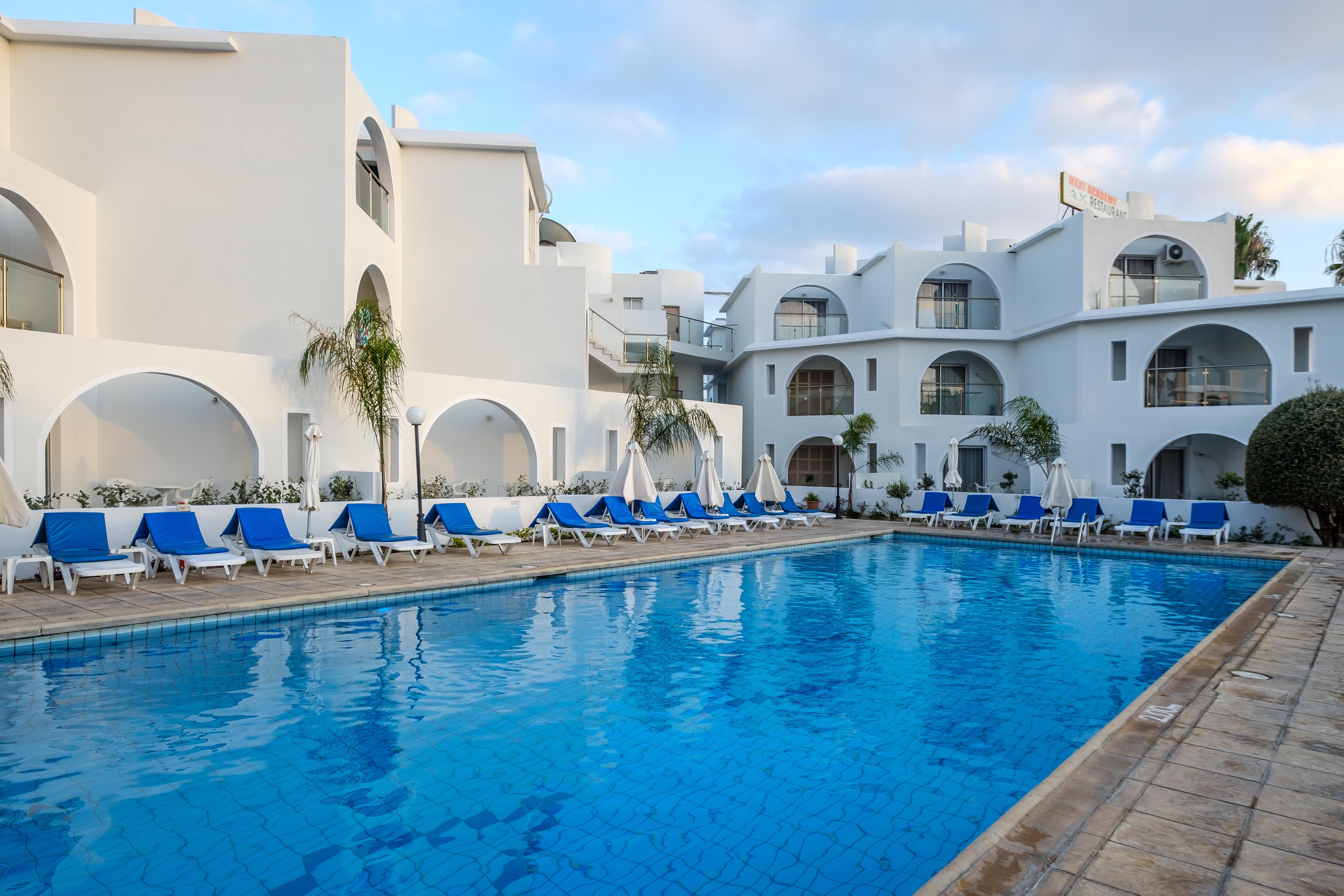 Pandream Hotel Apartments Paphos Bagian luar foto