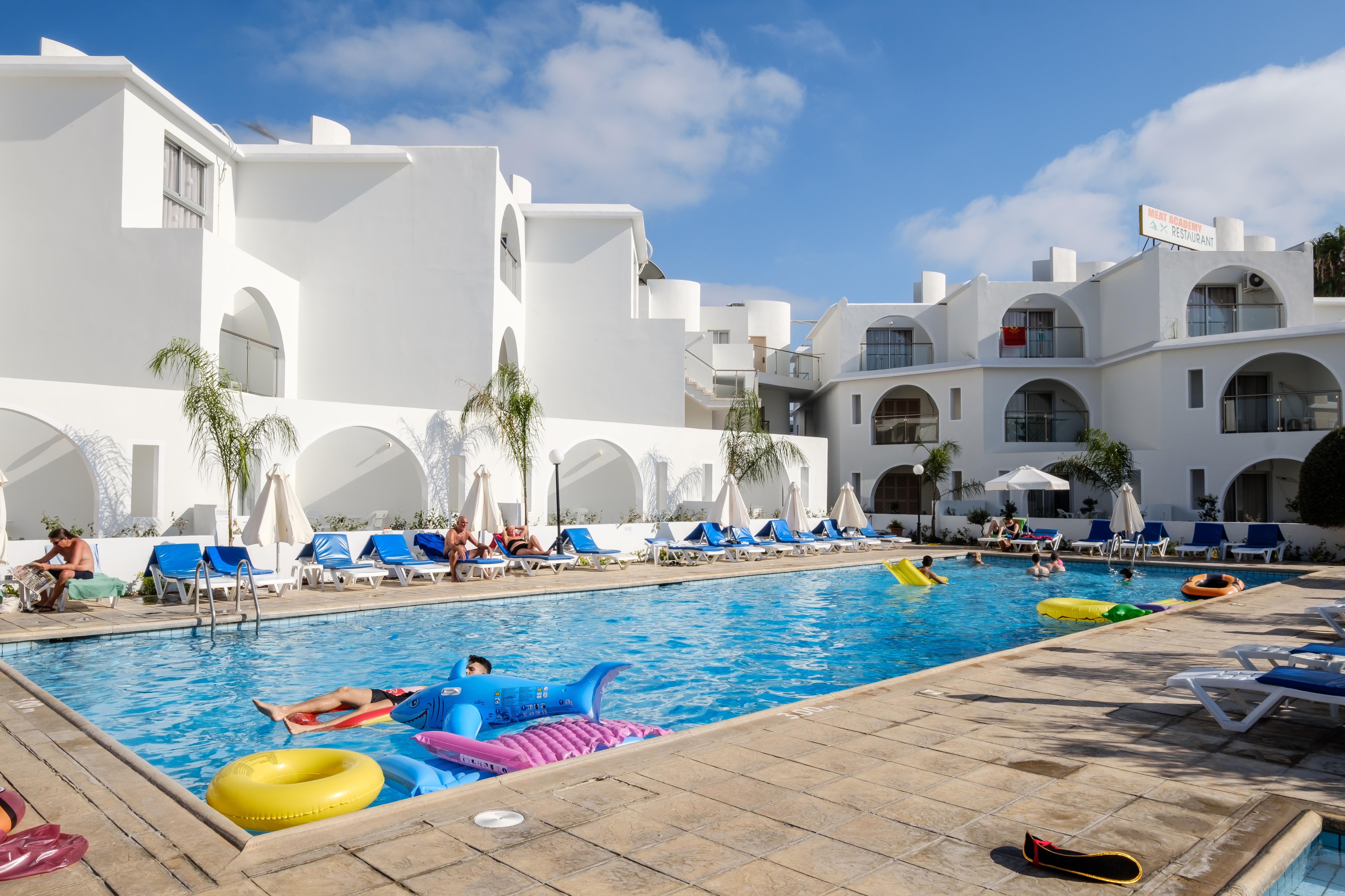 Pandream Hotel Apartments Paphos Bagian luar foto