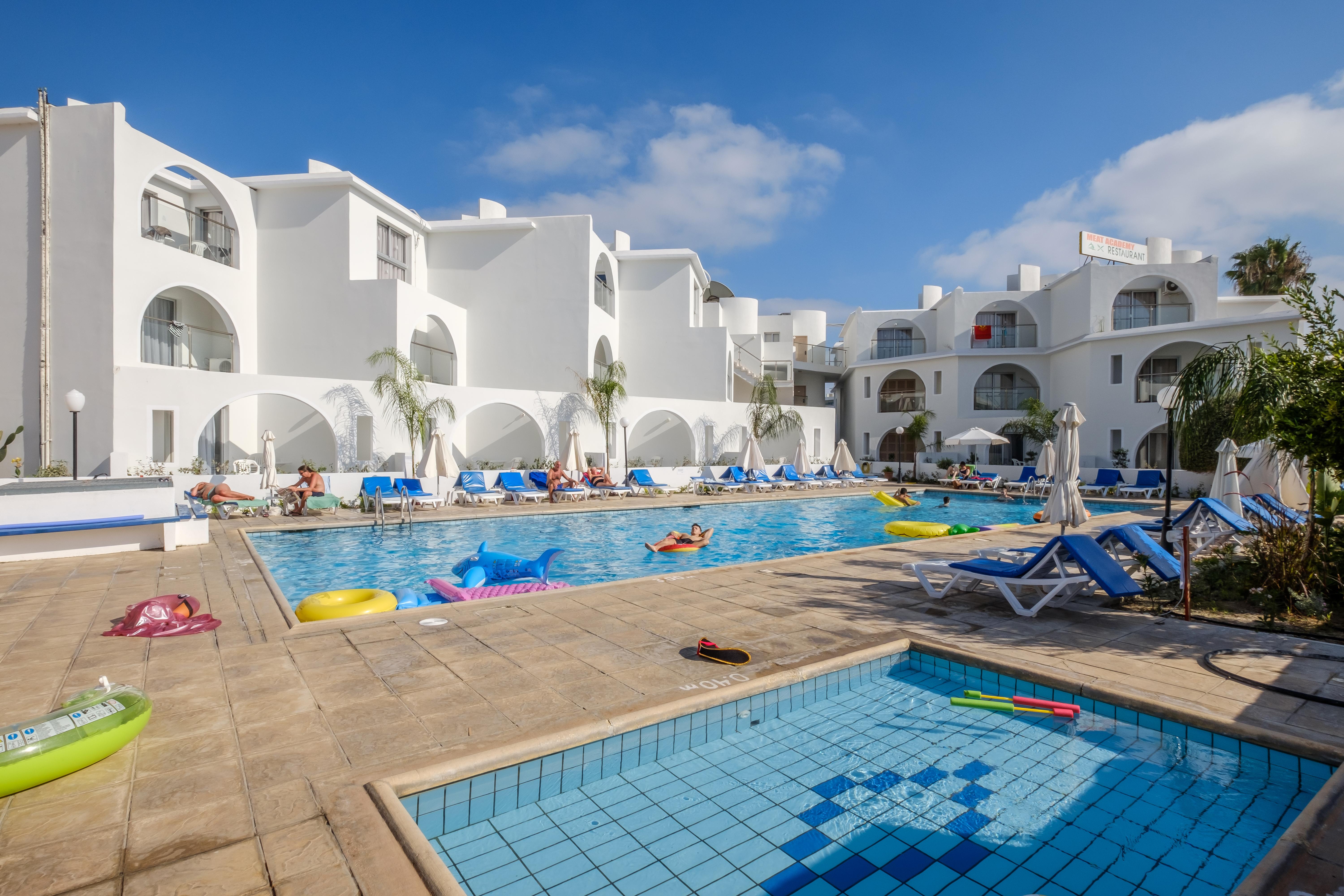Pandream Hotel Apartments Paphos Bagian luar foto