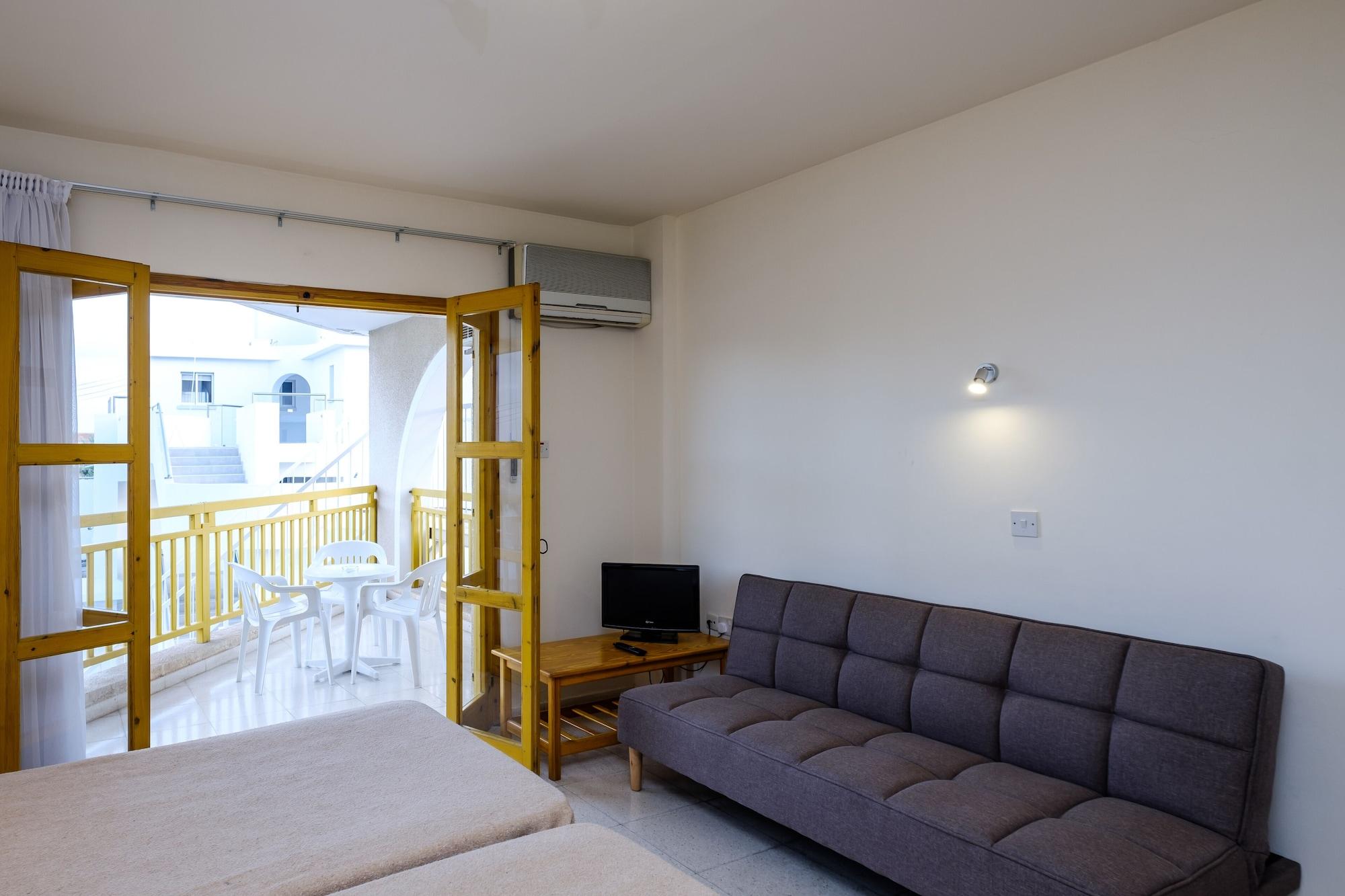 Pandream Hotel Apartments Paphos Bagian luar foto