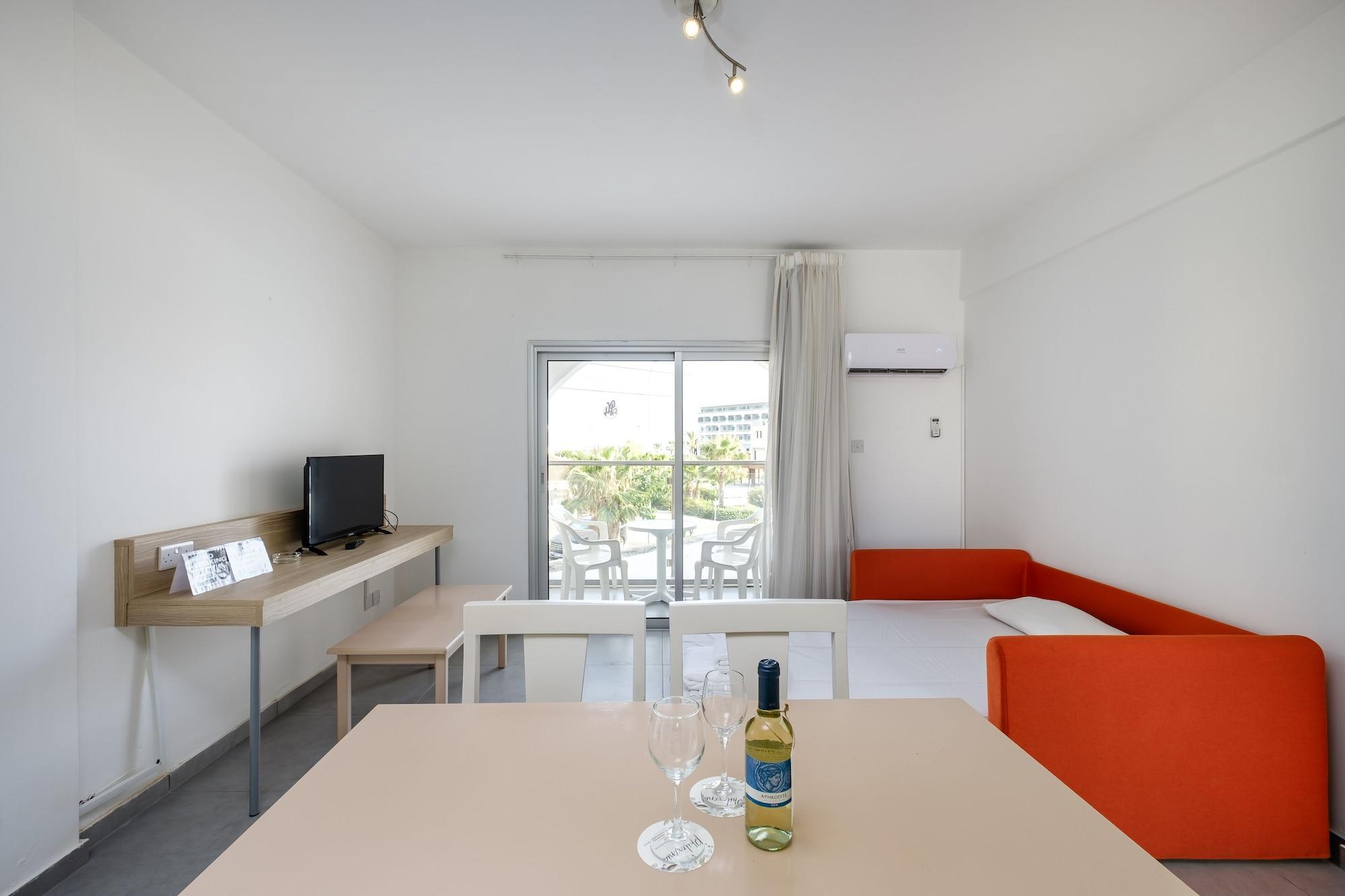 Pandream Hotel Apartments Paphos Bagian luar foto