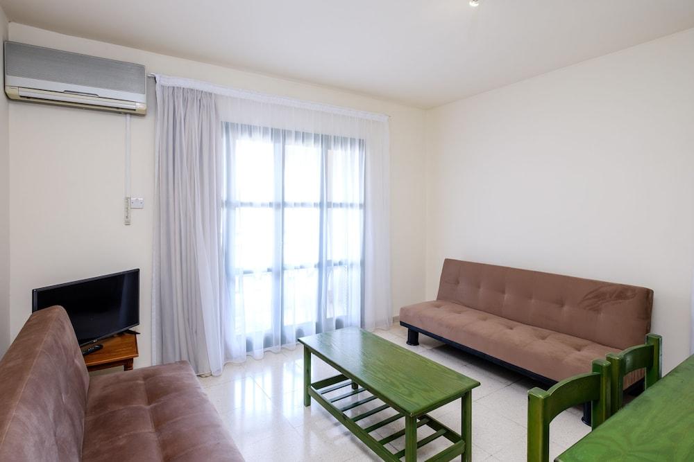Pandream Hotel Apartments Paphos Bagian luar foto