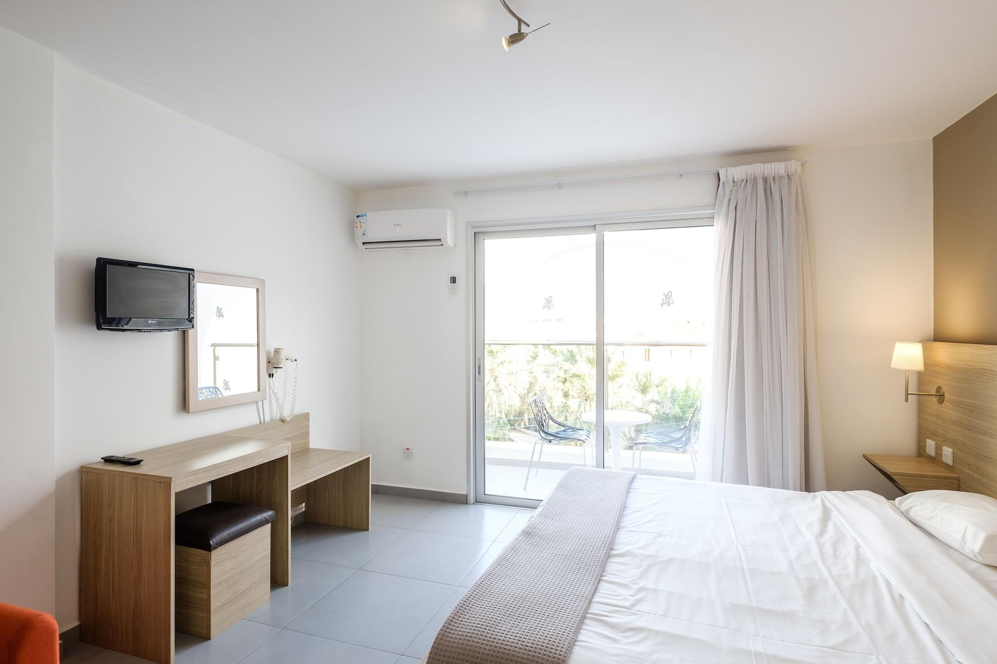 Pandream Hotel Apartments Paphos Bagian luar foto