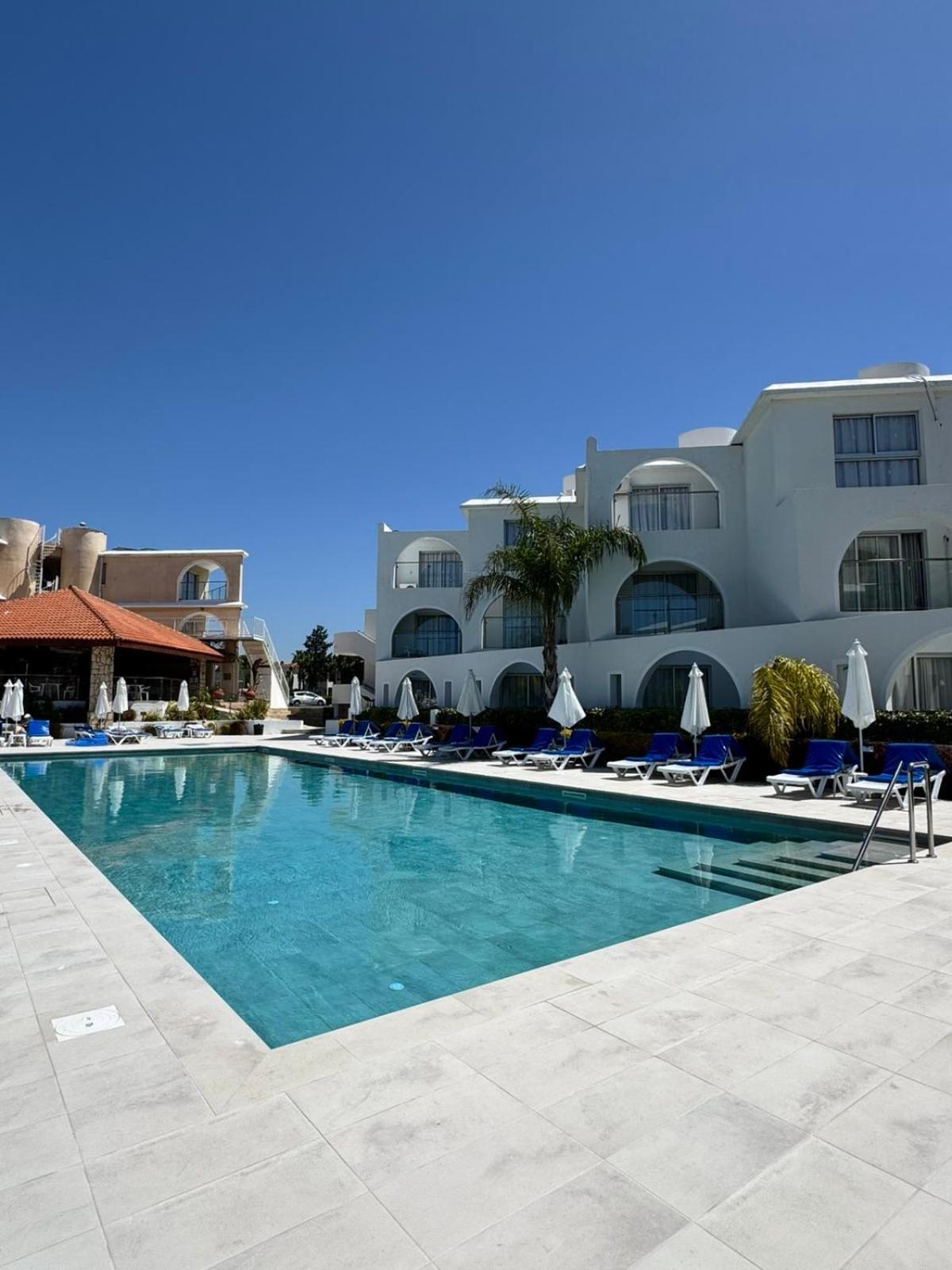 Pandream Hotel Apartments Paphos Bagian luar foto