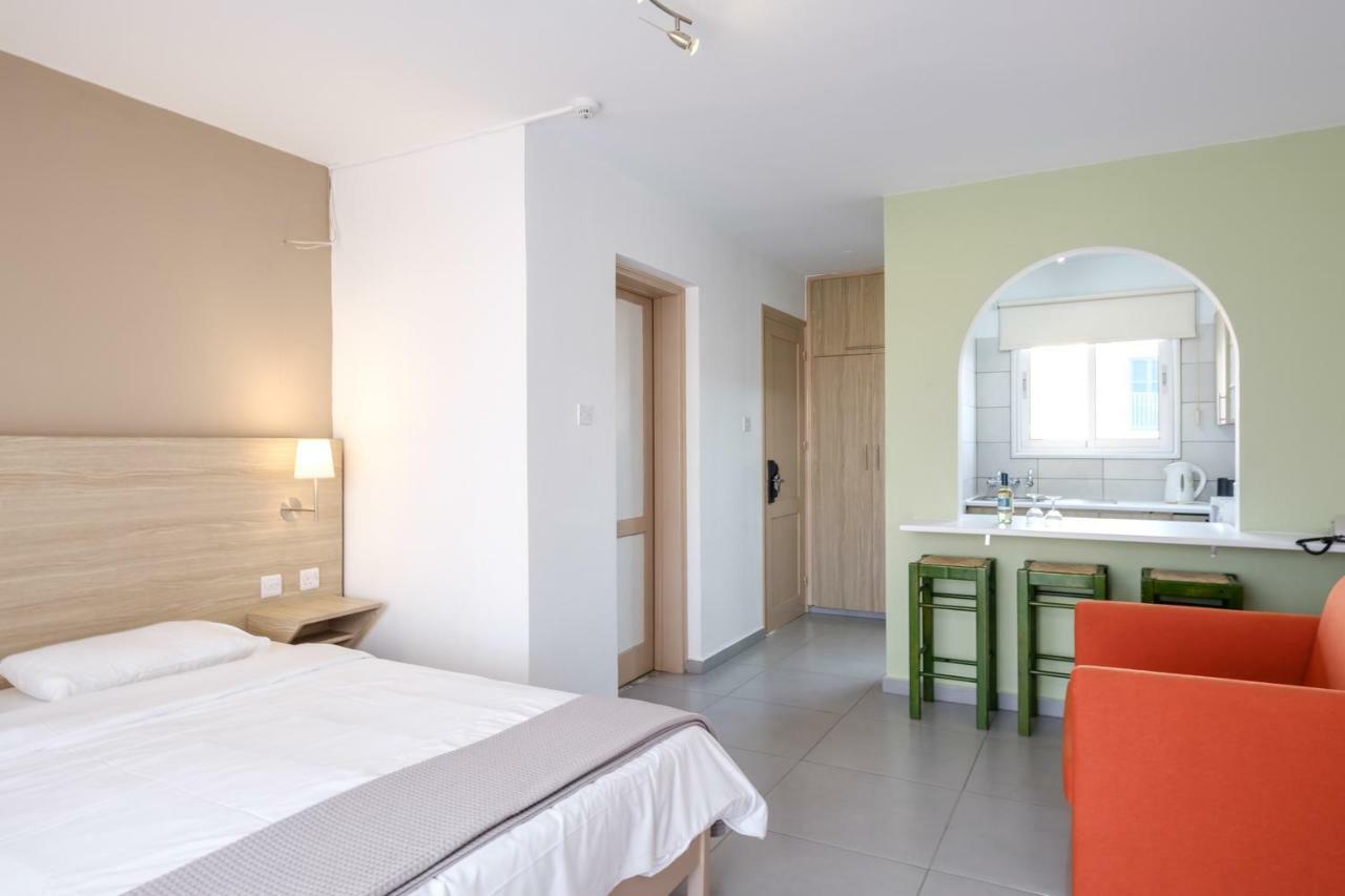 Pandream Hotel Apartments Paphos Bagian luar foto