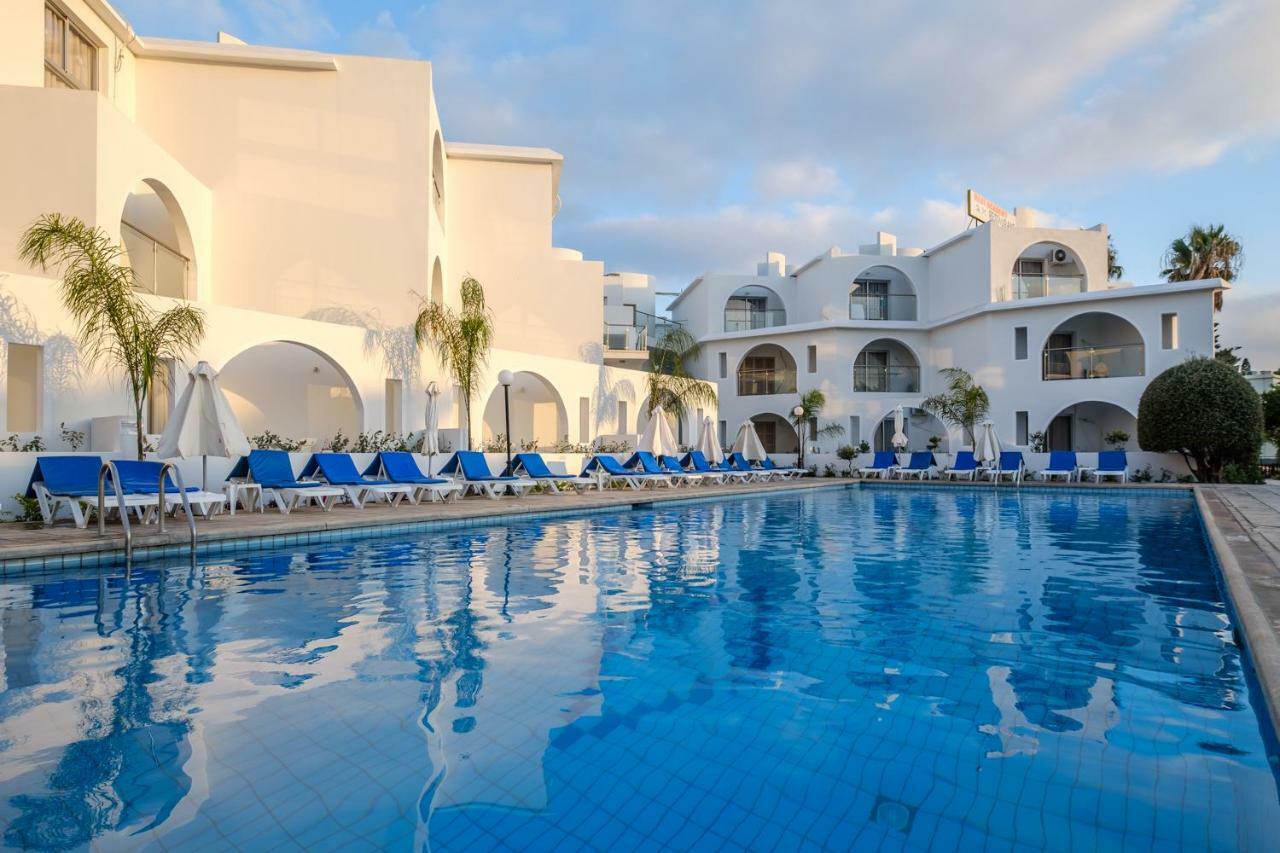 Pandream Hotel Apartments Paphos Bagian luar foto